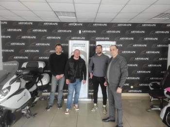 У Дніпрі податківці вийшли на автомайданчики,  щоб нагадати бізнесу про чеки та податки