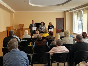Безбар’єрна комунікація податкової служби під час зустрічі в Територіальному центрі соціального обслуговування у Тернівському районі
