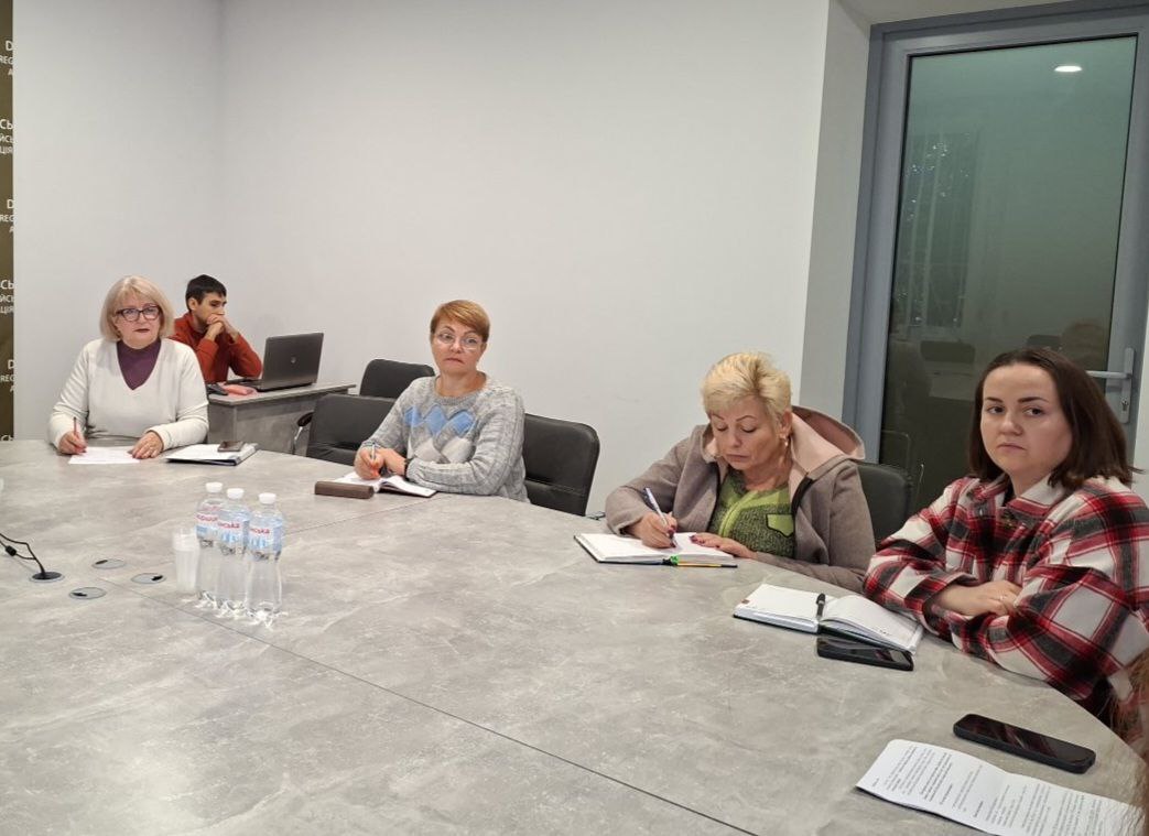 З метою забезпечення ефективної взаємодії між державою та бізнесом на території Дніпровського району проведено нараду у рамках роботи  регіональної платформи «Діалог влади та бізнесу». Фото № 3/2