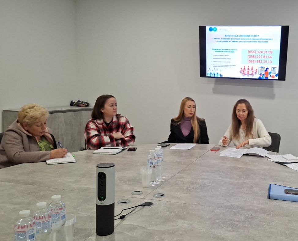 З метою забезпечення ефективної взаємодії між державою та бізнесом на території Дніпровського району проведено нараду у рамках роботи  регіональної платформи «Діалог влади та бізнесу». Фото № 6/5