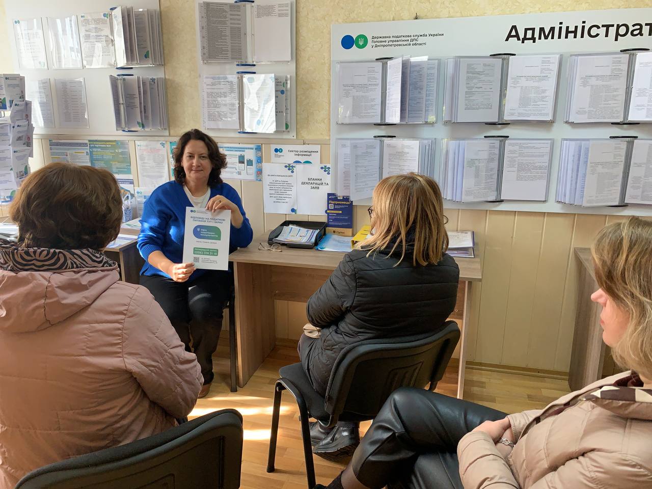 Право на податкову знижку обговорили під час інформаційної акції в секторі обслуговування платників м. Покрова Нікопольської ДПІ. Фото № 1/0