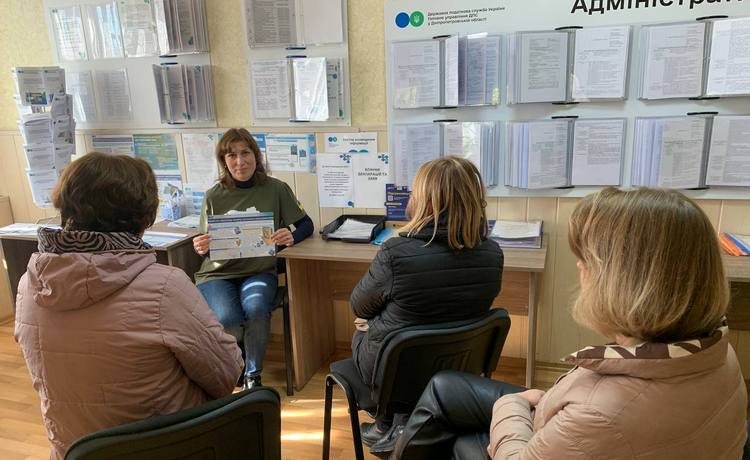 Про новації податкового законодавства під час інформаційної акції в секторі обслуговування платників м. Покрова Нікопольської ДПІ. Фото № 1/0