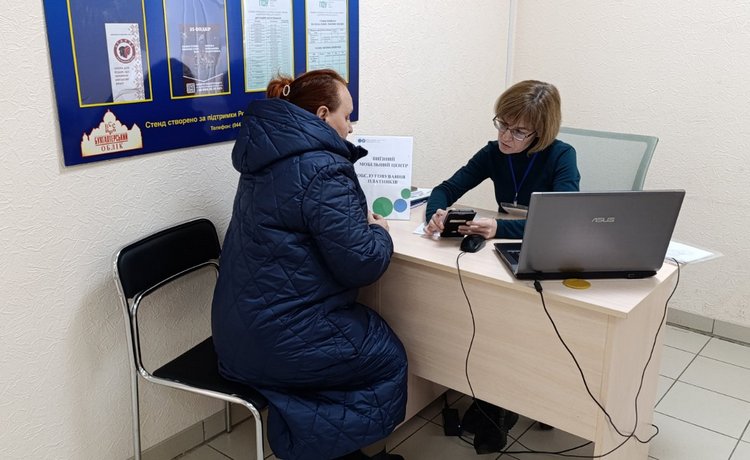 Мобільний ЦОП у ЦНАП Вільногірської  міської ради. Фото № 2/1