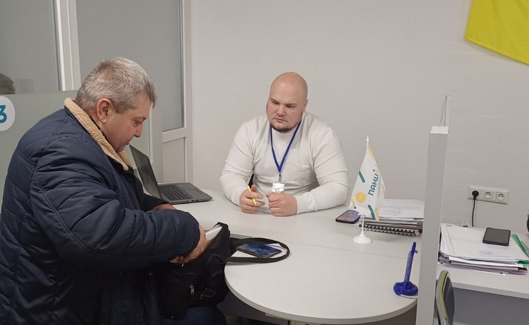 Мобільний ЦОП у ЦНАП Вишнівської селищної територіальної громади Кам’янської ДПІ. Фото № 1/0