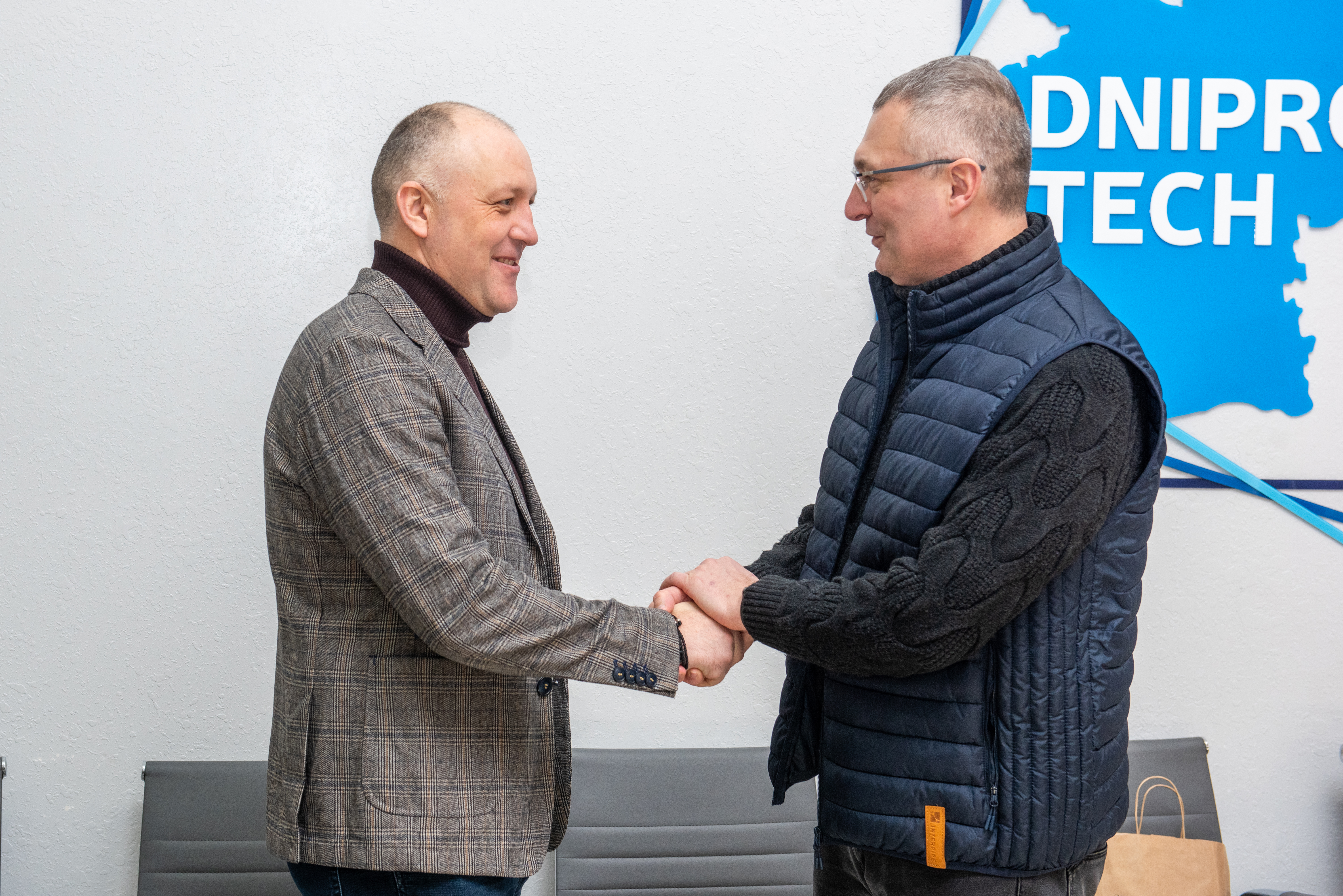 Податкова служба Дніпропетровщини:  партнерство з освітою заради свідомого майбутнього. Фото № 2/1