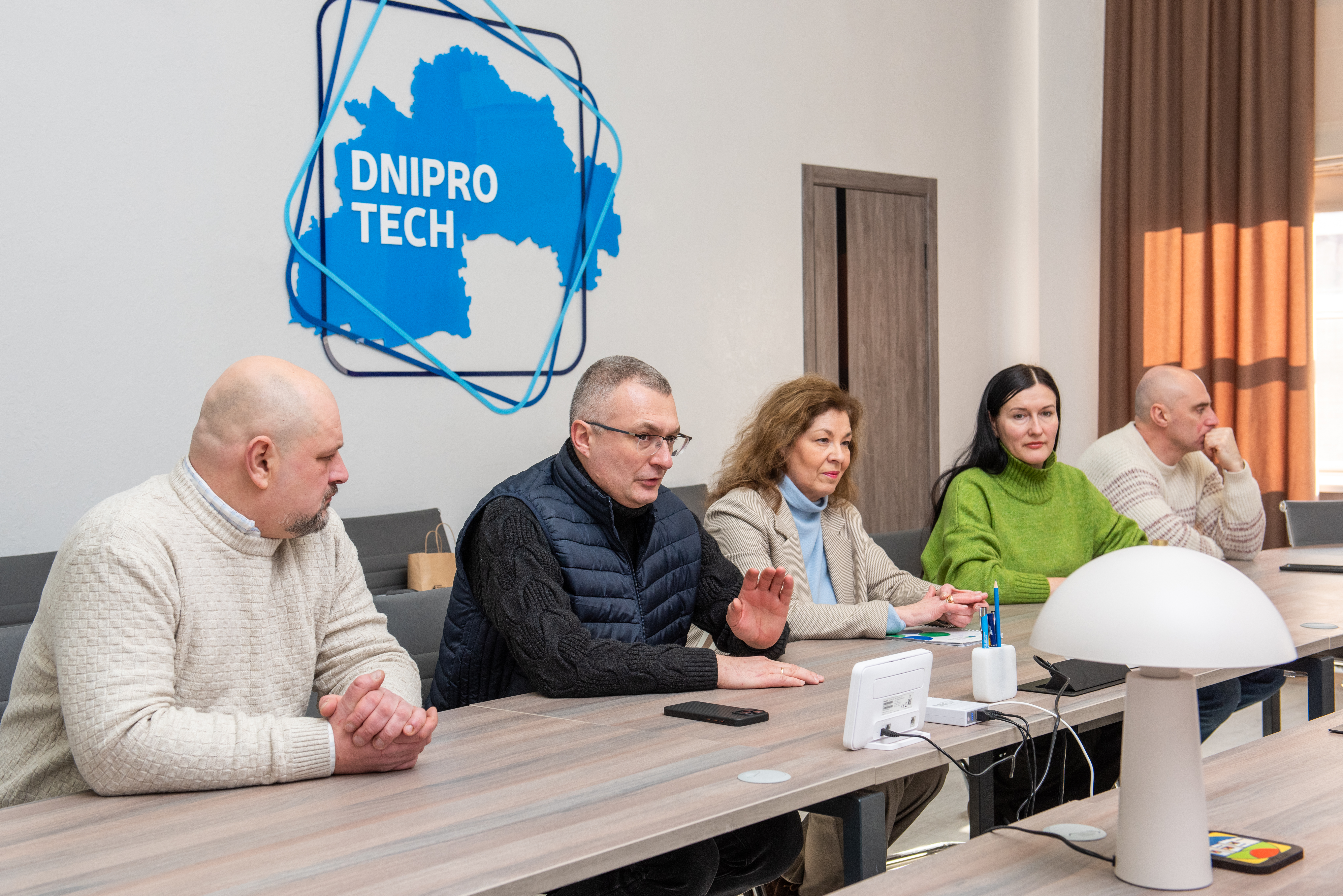 Податкова служба Дніпропетровщини:  партнерство з освітою заради свідомого майбутнього. Фото № 6/5