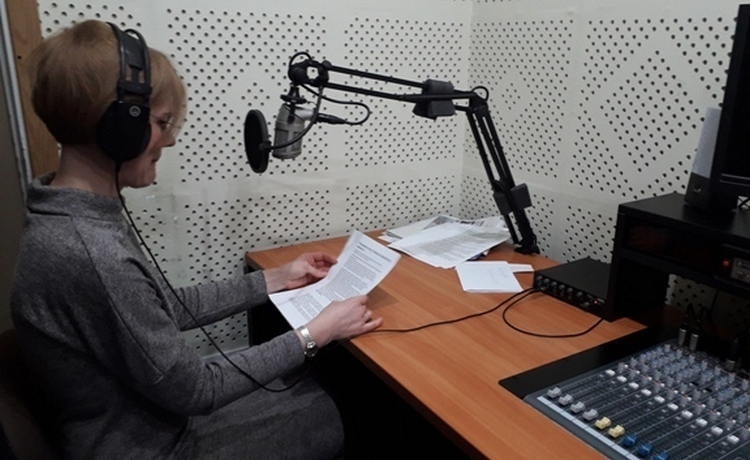 Під час виступу в ефірі радіостанції "МіКомп" йшлося про новації податкового законодавства в умовах воєнного стану. Фото № 1/0