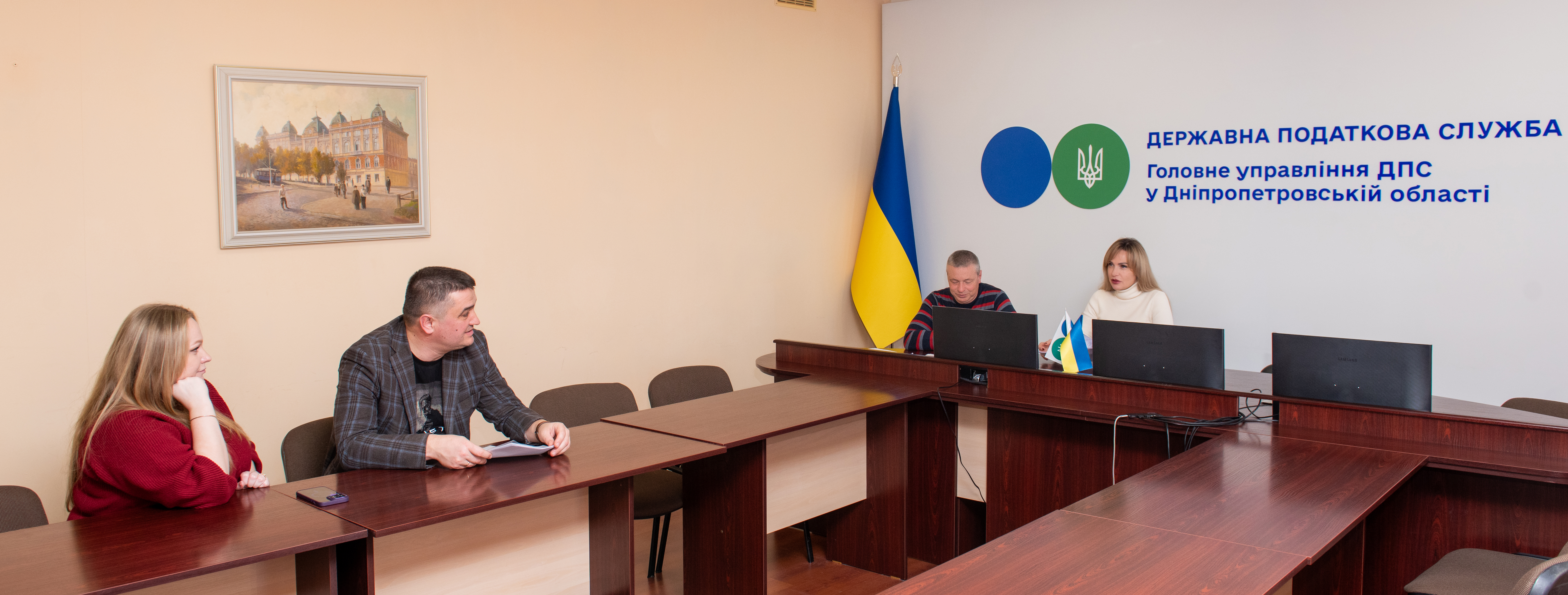 Податківці Дніпропетровщини обговорили з комунальними підприємствами Павлограда шляхи погашення податкового боргу. Фото № 1/0