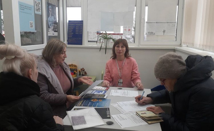 Мобільний ЦОП Нікопольської ДПІ надав послуги мешканцям Марганця. Фото № 1/0