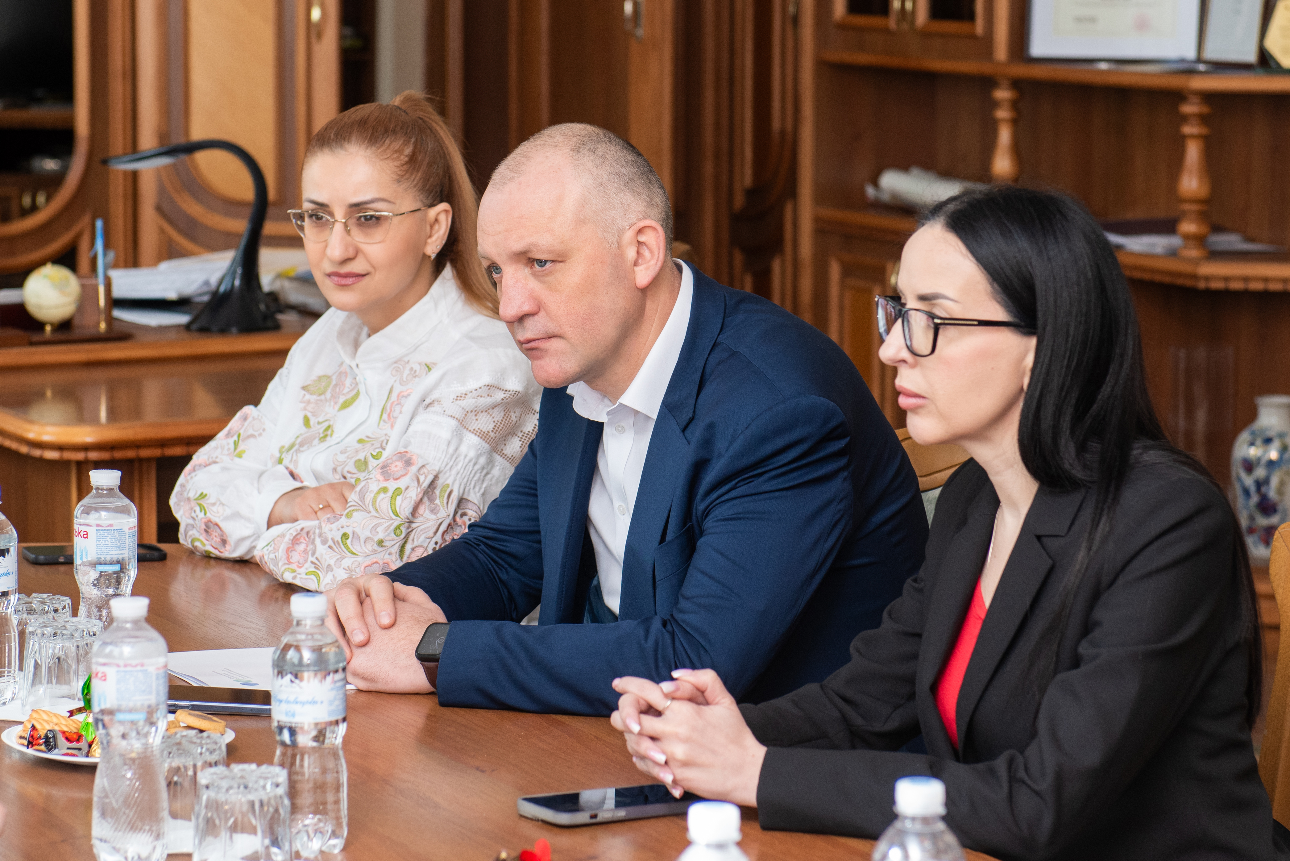 Дніпропетровщина: урочисте вручення дипломів магістрам  Університету митної справи та фінансів. Фото № 2/1