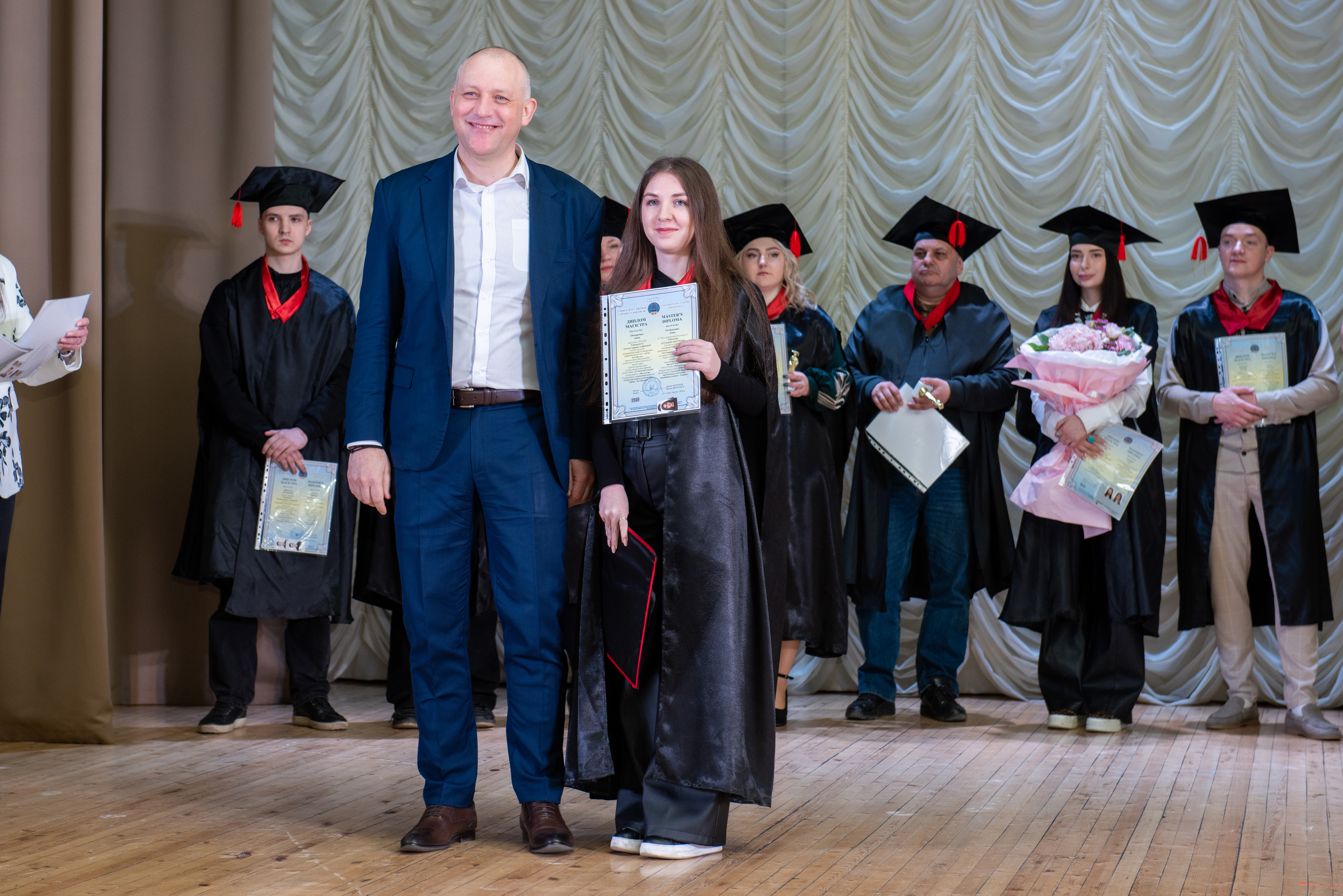 Дніпропетровщина: урочисте вручення дипломів магістрам  Університету митної справи та фінансів. Фото № 6/5