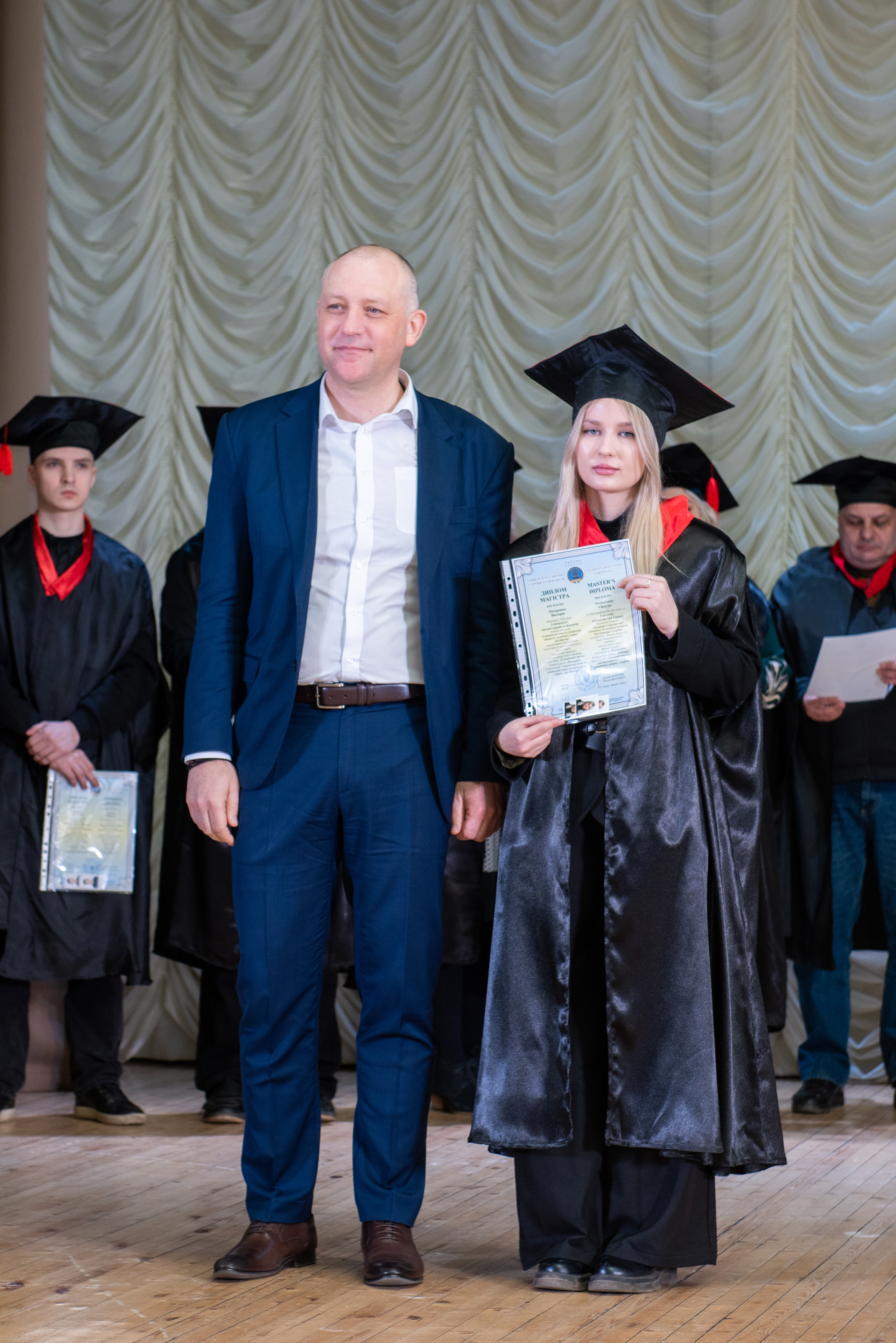 Дніпропетровщина: урочисте вручення дипломів магістрам  Університету митної справи та фінансів. Фото № 7/6