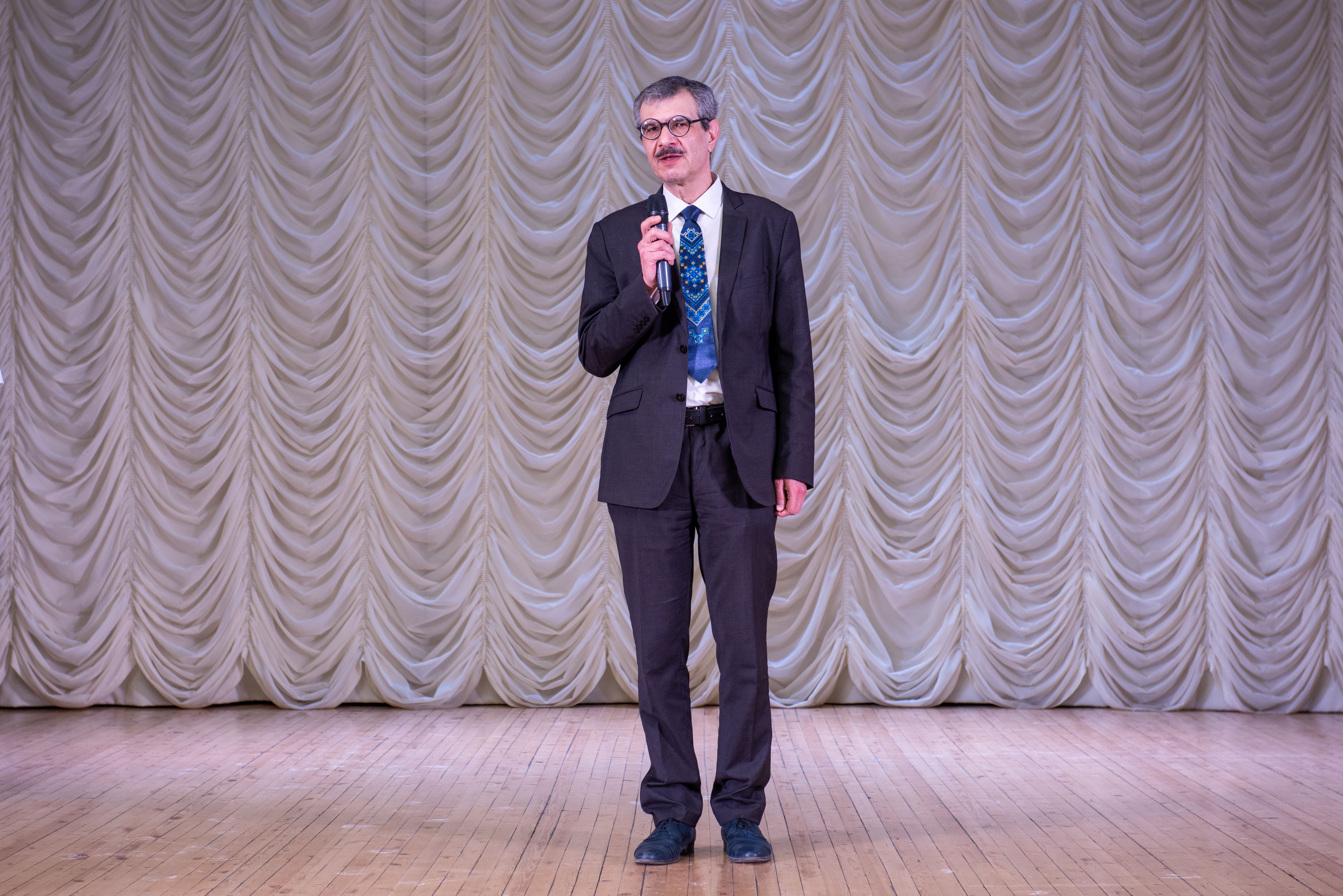 Дніпропетровщина: урочисте вручення дипломів магістрам  Університету митної справи та фінансів. Фото № 10/9