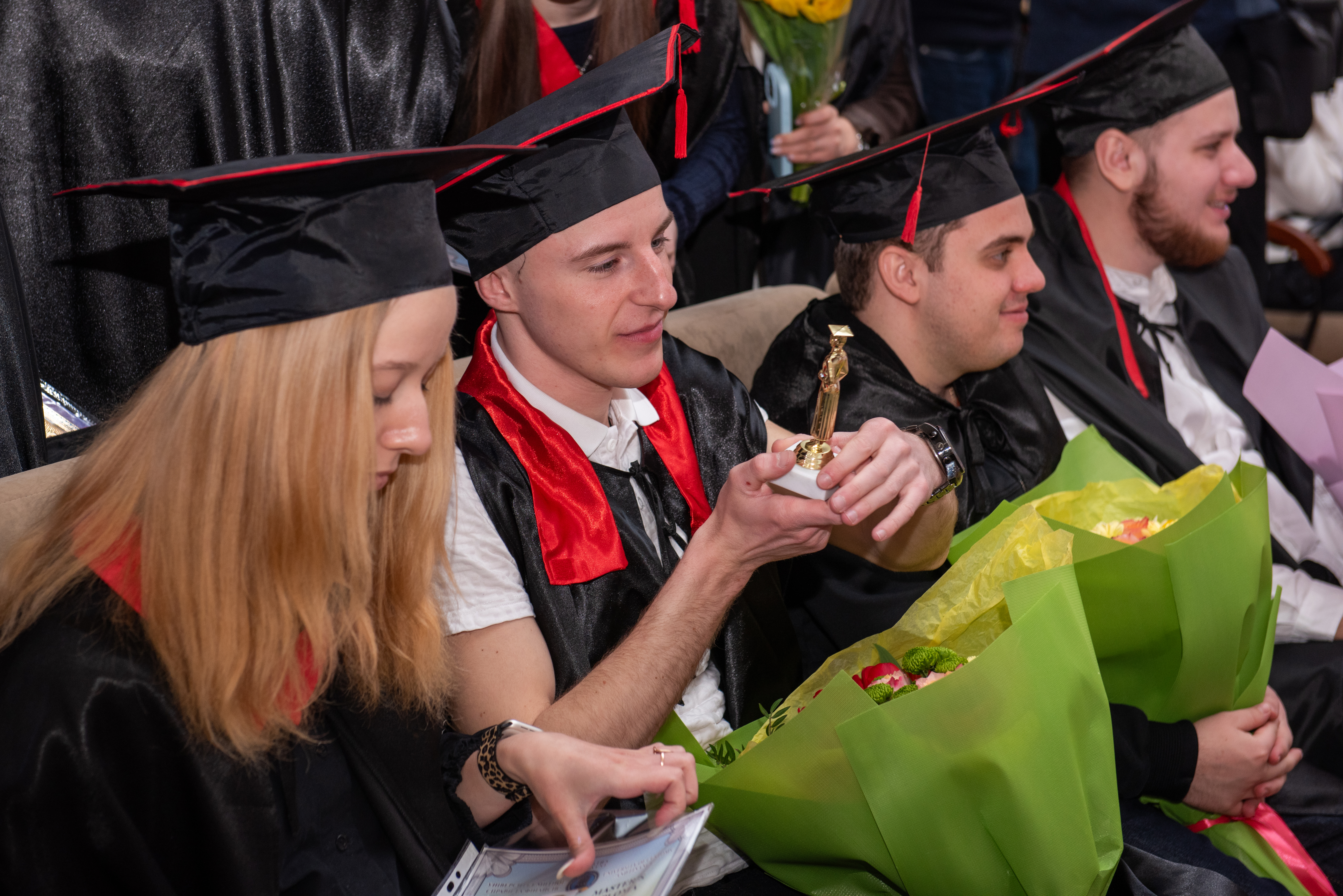 Дніпропетровщина: урочисте вручення дипломів магістрам  Університету митної справи та фінансів. Фото № 13/12