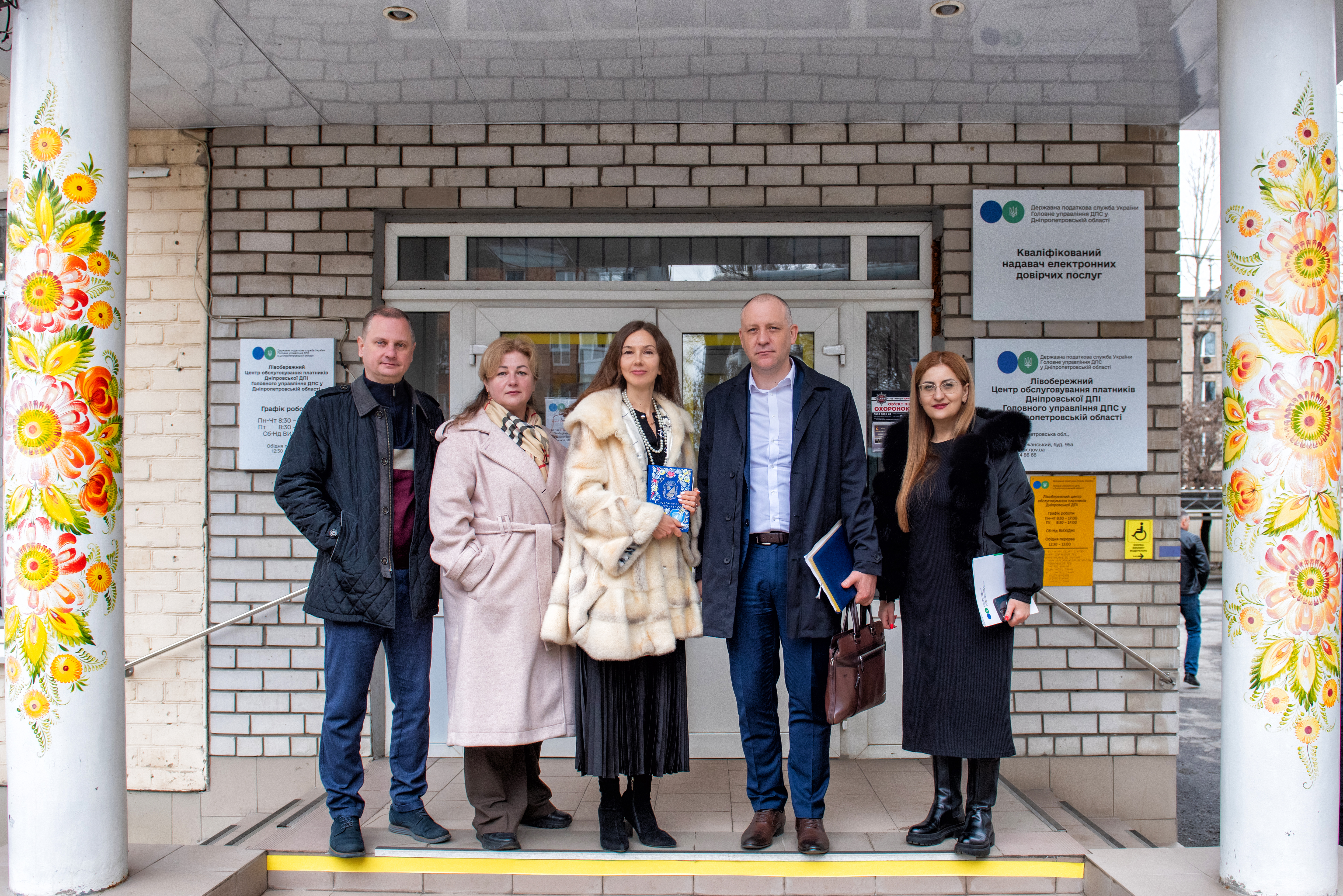 Комфортний сервіс без бар’єрів: очільник податкової служби Дніпропетровщини Юрій Павлютін відвідав ЦОПи Дніпра. Фото № 1/0