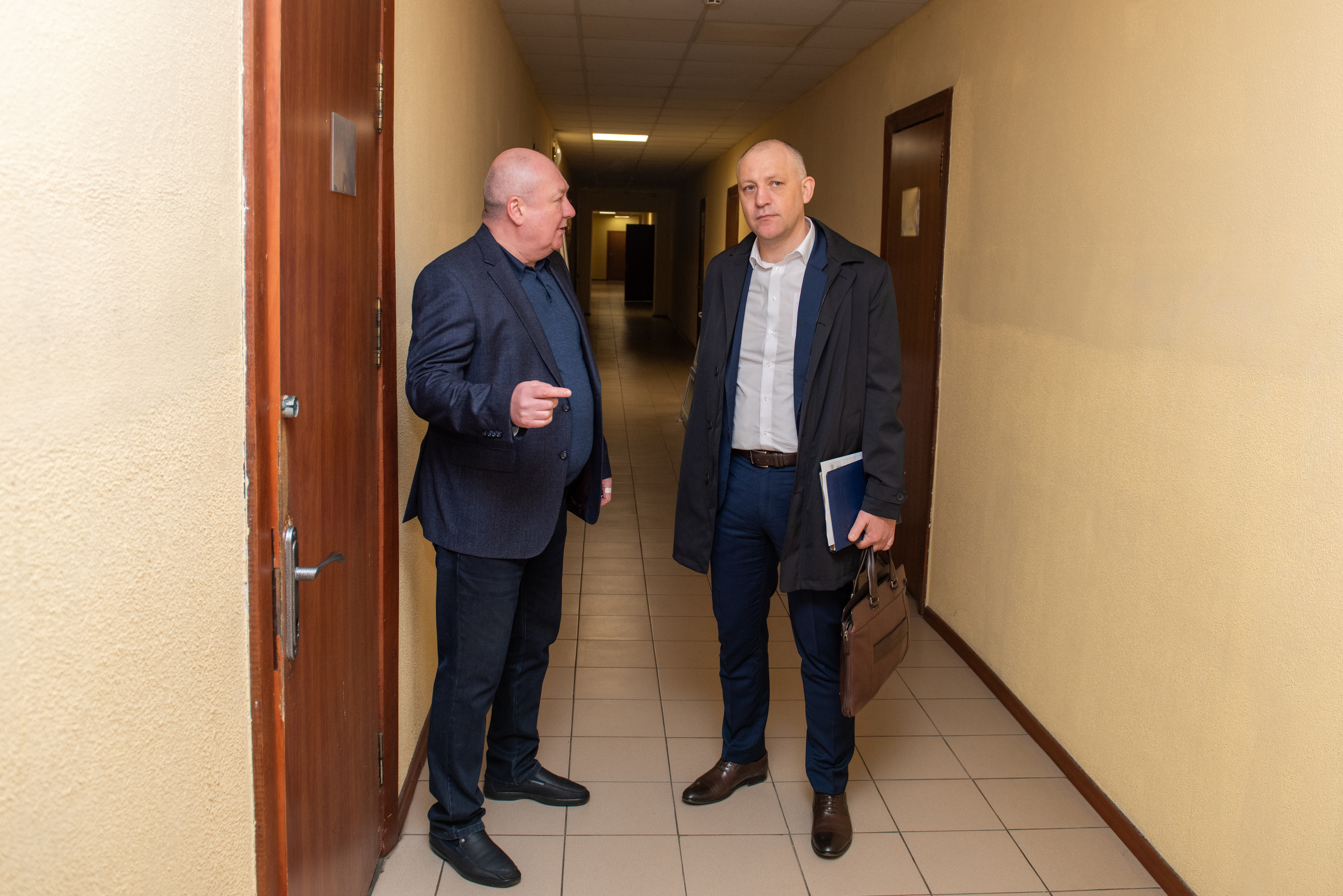 Комфортний сервіс без бар’єрів: очільник податкової служби Дніпропетровщини Юрій Павлютін відвідав ЦОПи Дніпра. Фото № 2/1