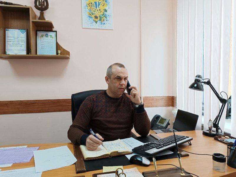 Щодо деклараційної кампанії – 2026 під час сеансу «гаряча» лінія» у Синельниківській ДПІ . Фото № 1/0