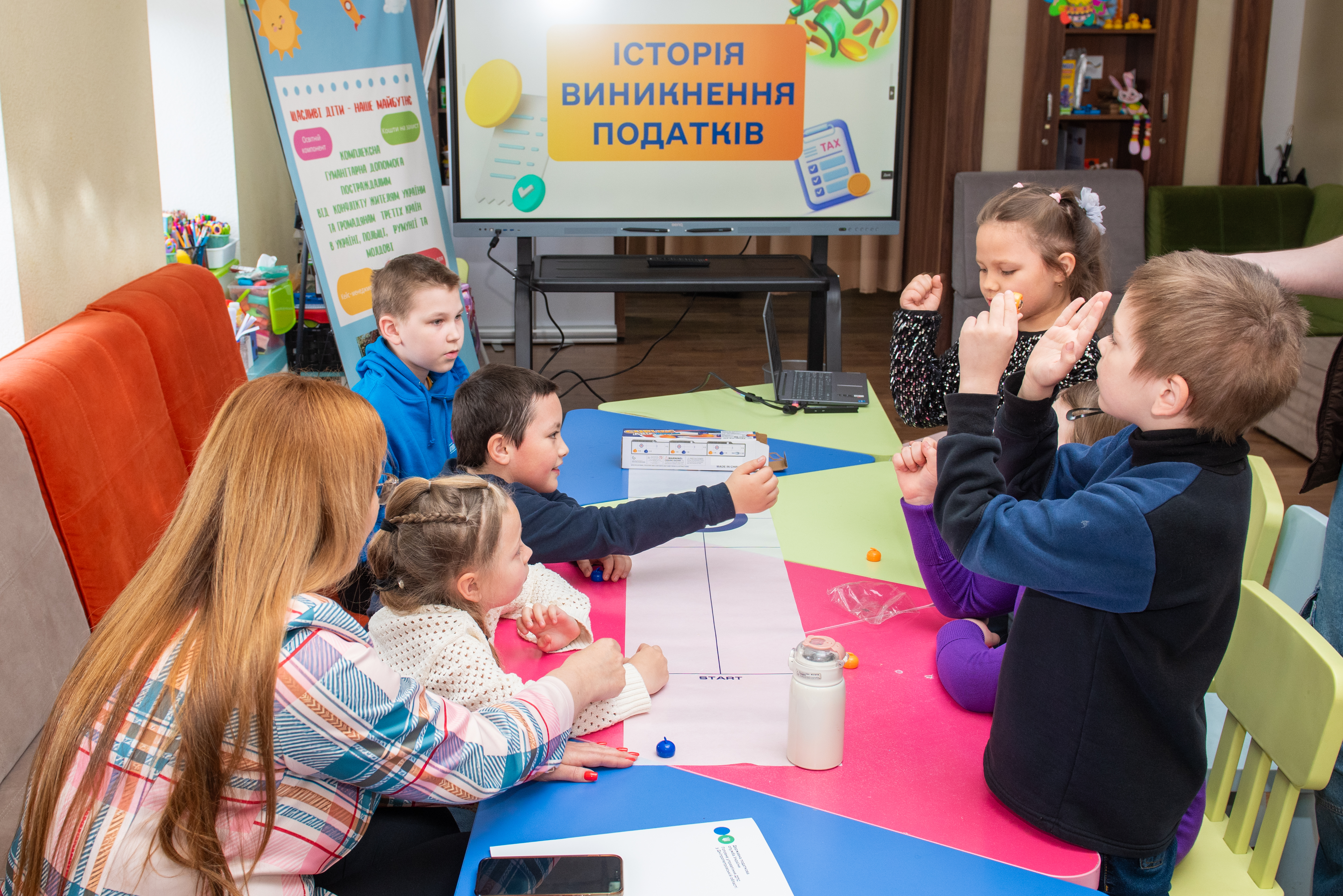 Податкова обізнаність – це круто: податківці Дніпропетровщини відкриті до діалогу з наймолодшим поколінням. Фото № 13/12