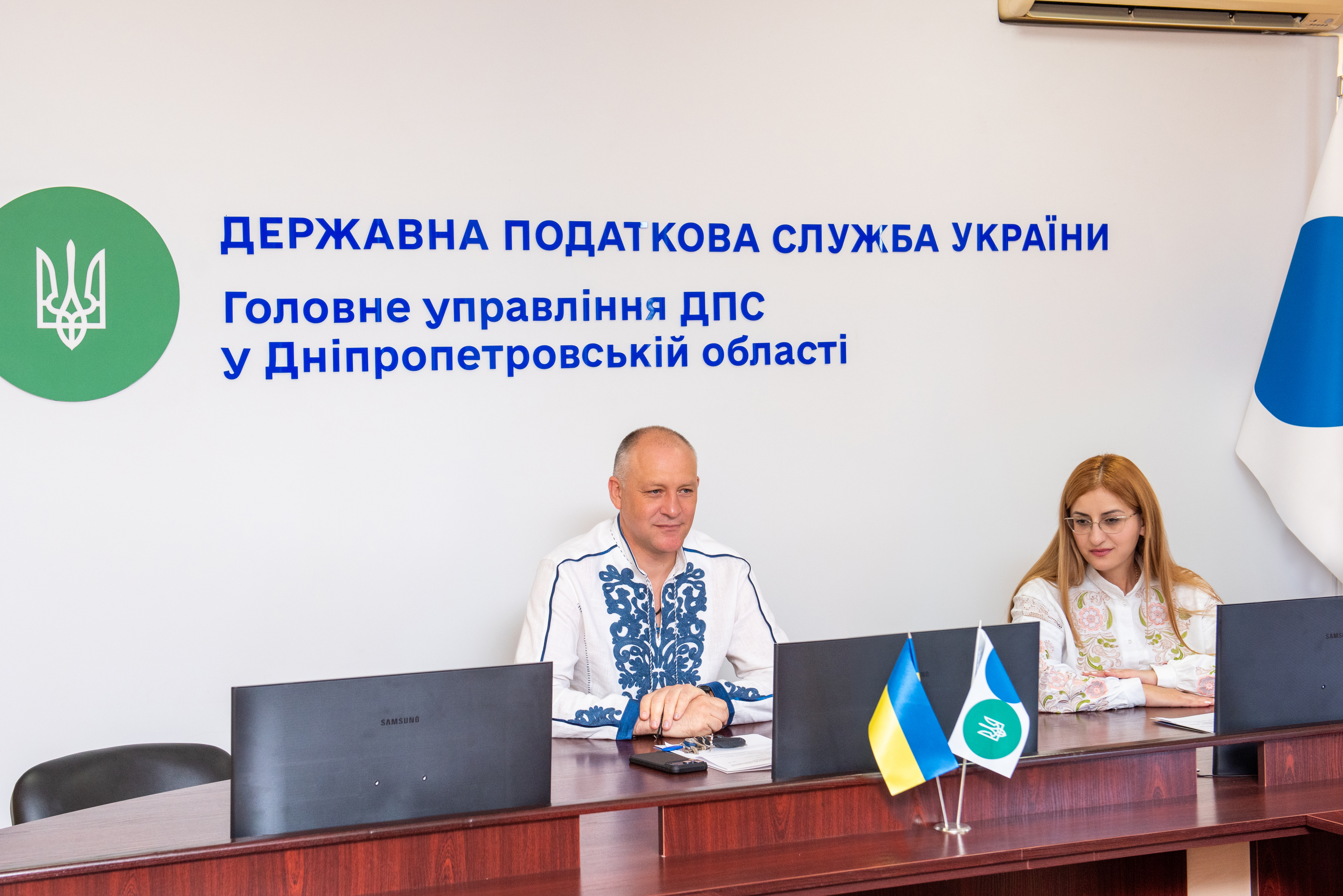 «Візерунки моєї душі»: податківці Дніпропетровщини  відзначили ювілейний День вишиванки. Фото № 1/0