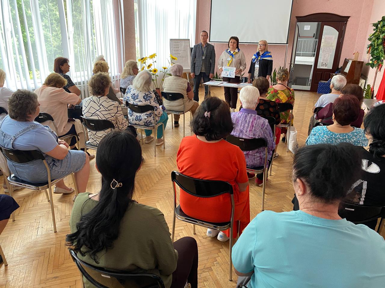 Безбар’єрний простір: зустріч з платниками податків у Територіальному центрі соціального обслуговування  у Центрально - Міському районі Кривого Рогу. Фото № 1/0