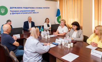 Деклараційна кампанія – 2026, податкова знижка та безбар’єрність: у Дніпрі відбулося засідання Громадської ради при податковій службі області