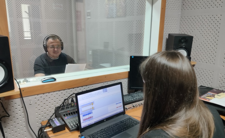 Під час виступу в ефірі радіостанції "МіКомп" йшлося про новації податкового законодавства в умовах воєнного стану  у м. Кам'янське. Фото № 1/0