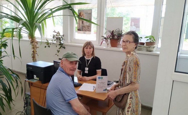 Податківці Нікопольської ДПІ провели виїзний прийом платників у Марганці. Фото № 1/0