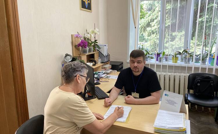 Фахівці мобільного ЦОП надали фахові консультації на базі ЦНАПу Личківської сільської ради. Фото № 1/0
