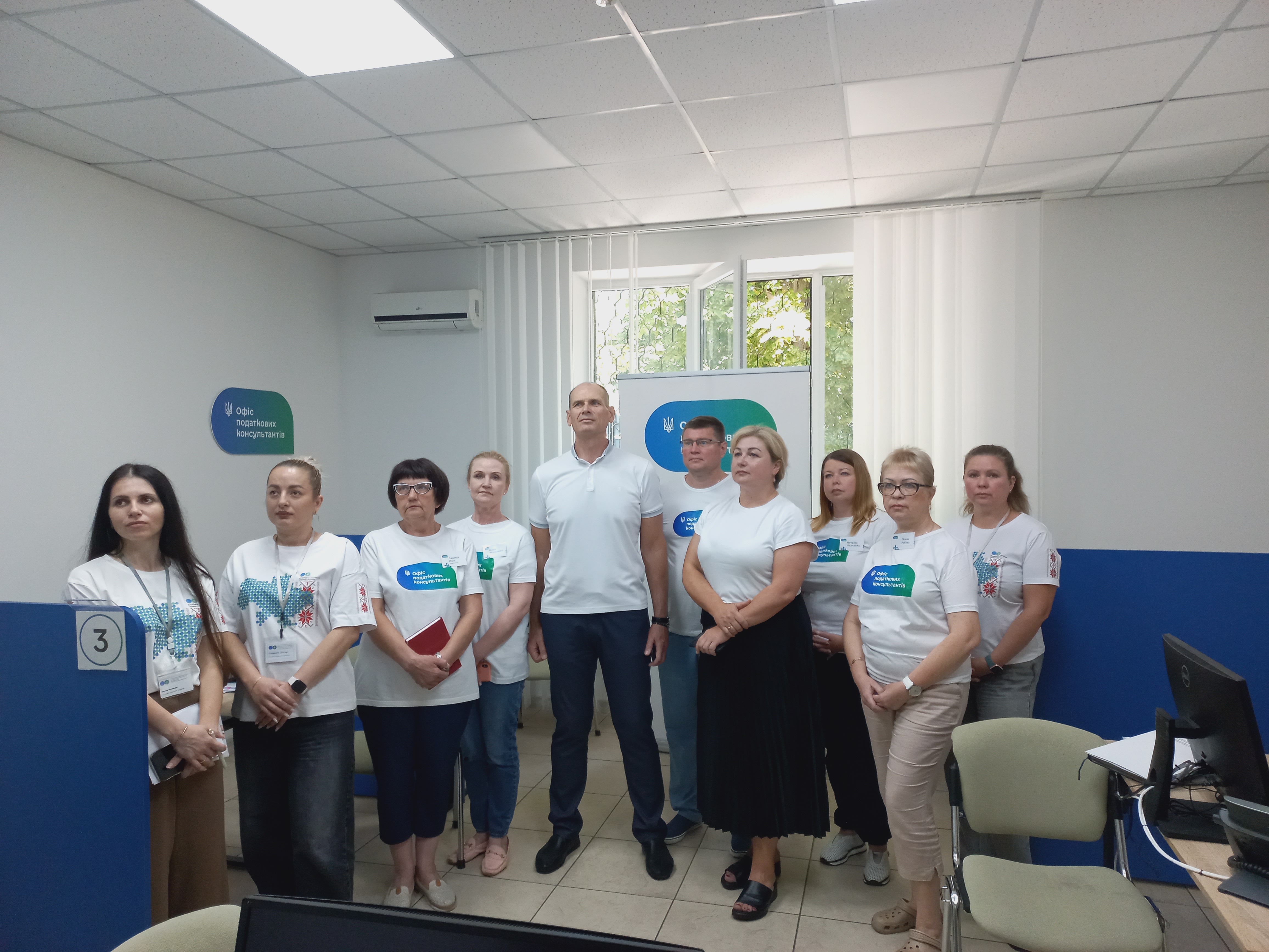 Податкова Дніпропетровщини розширює мережу Офісів податкових консультантів: новий онлайн-пункт відкрили у Кам’янському. Фото № 3/2