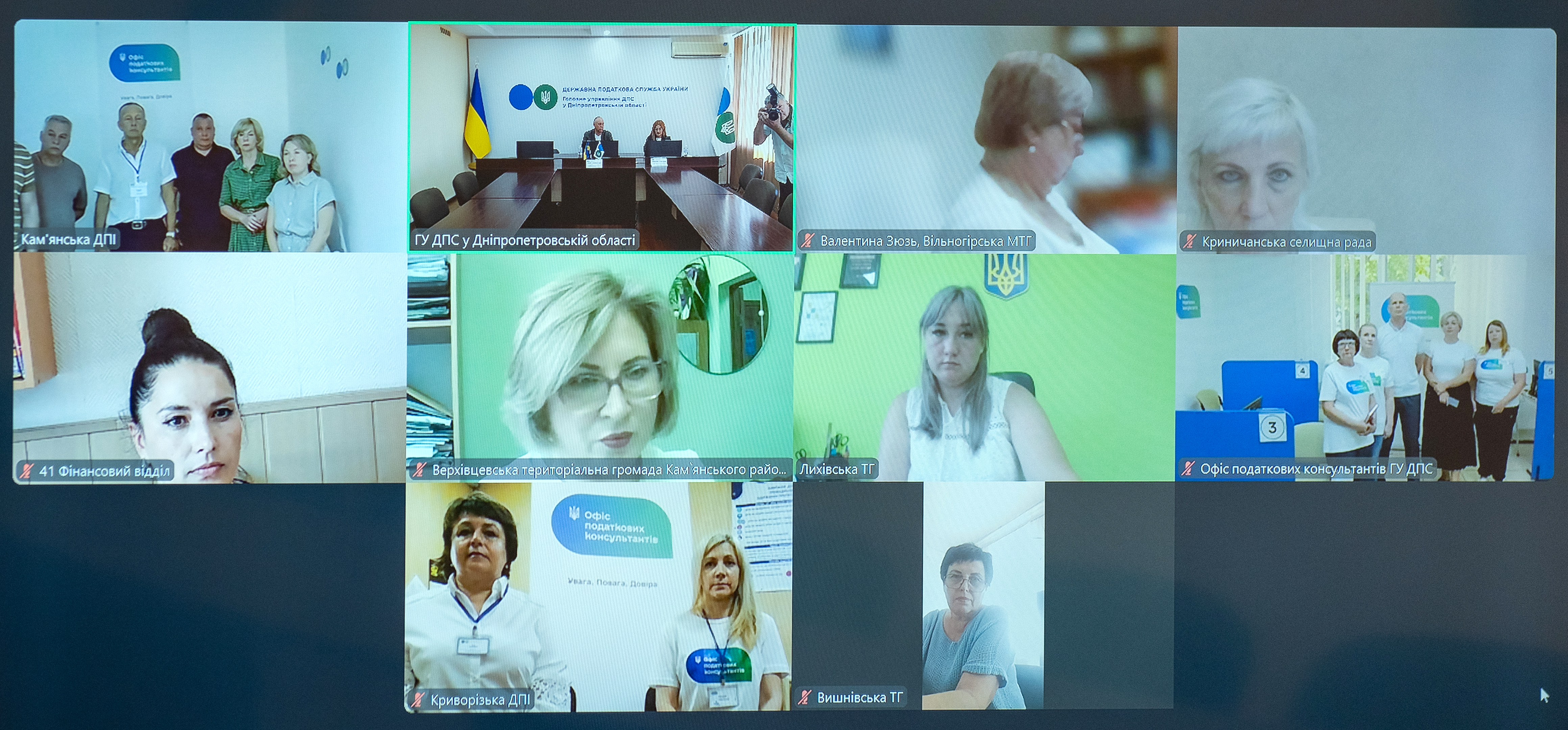 Податкова Дніпропетровщини розширює мережу Офісів податкових консультантів: новий онлайн-пункт відкрили у Кам’янському. Фото № 4/3
