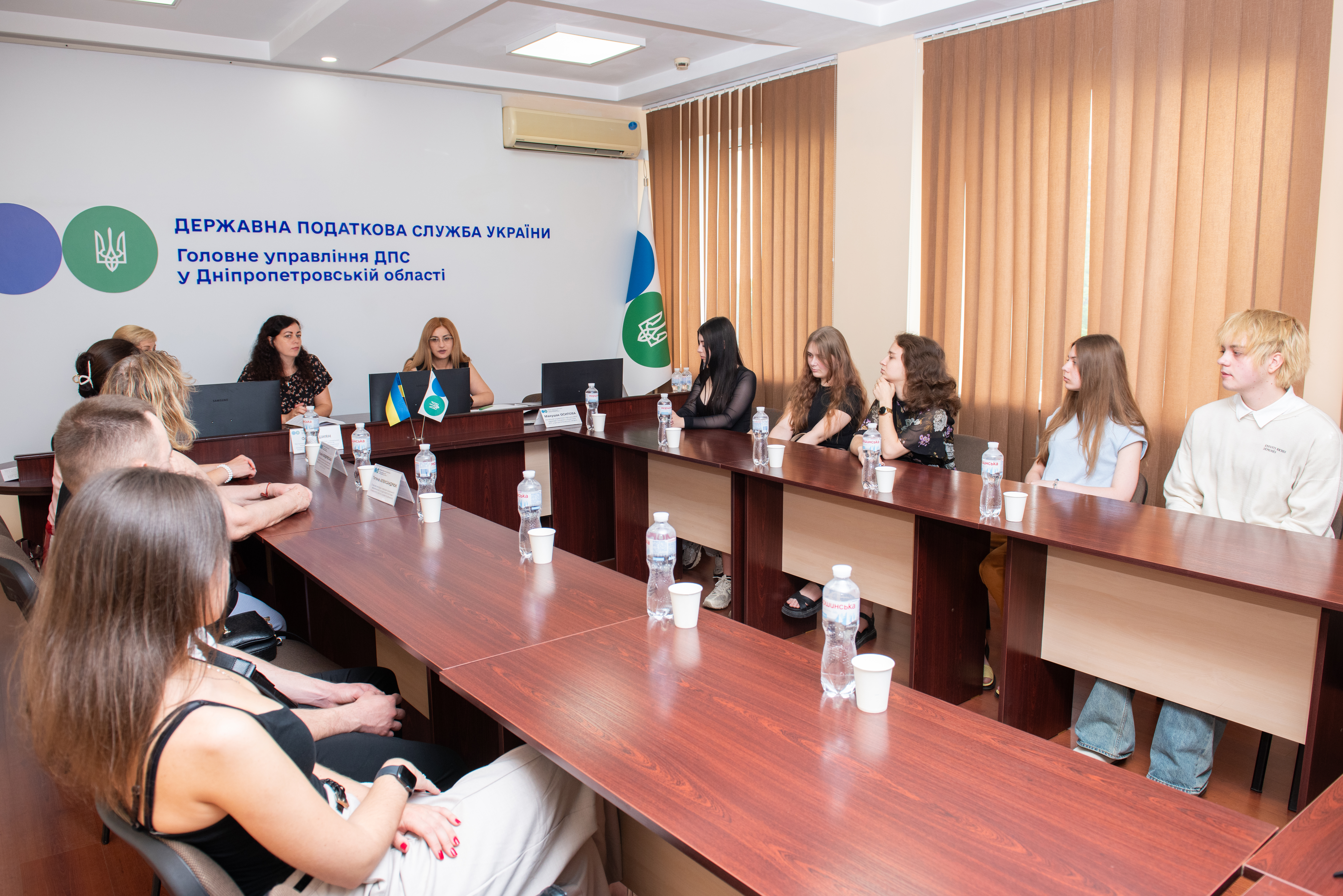 Практичні знання, професійний досвід і сучасні сервіси: у податковій службі Дніпропетровщини відбулася зустріч зі студентами-практикантами. Фото № 9/8