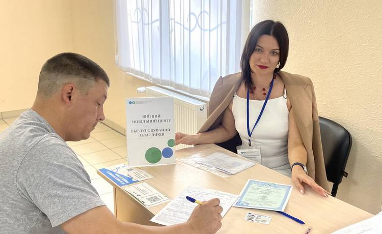 Про надання адміністративних послуг мобільним ЦОП у ЦНАП Вільногірської міської ради. Фото № 3/2