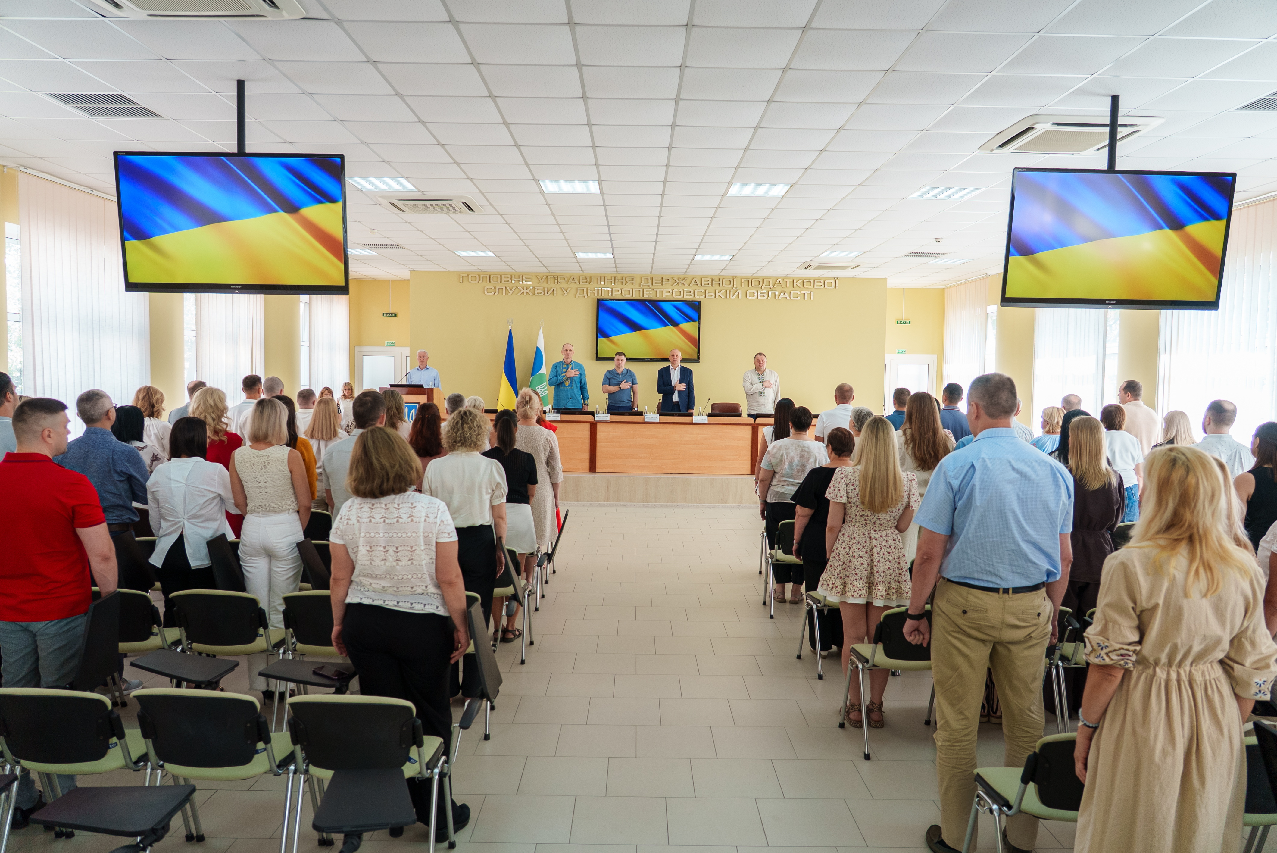 Податківці Дніпропетровщини: тримаємо економічний фронт . Фото № 2/1