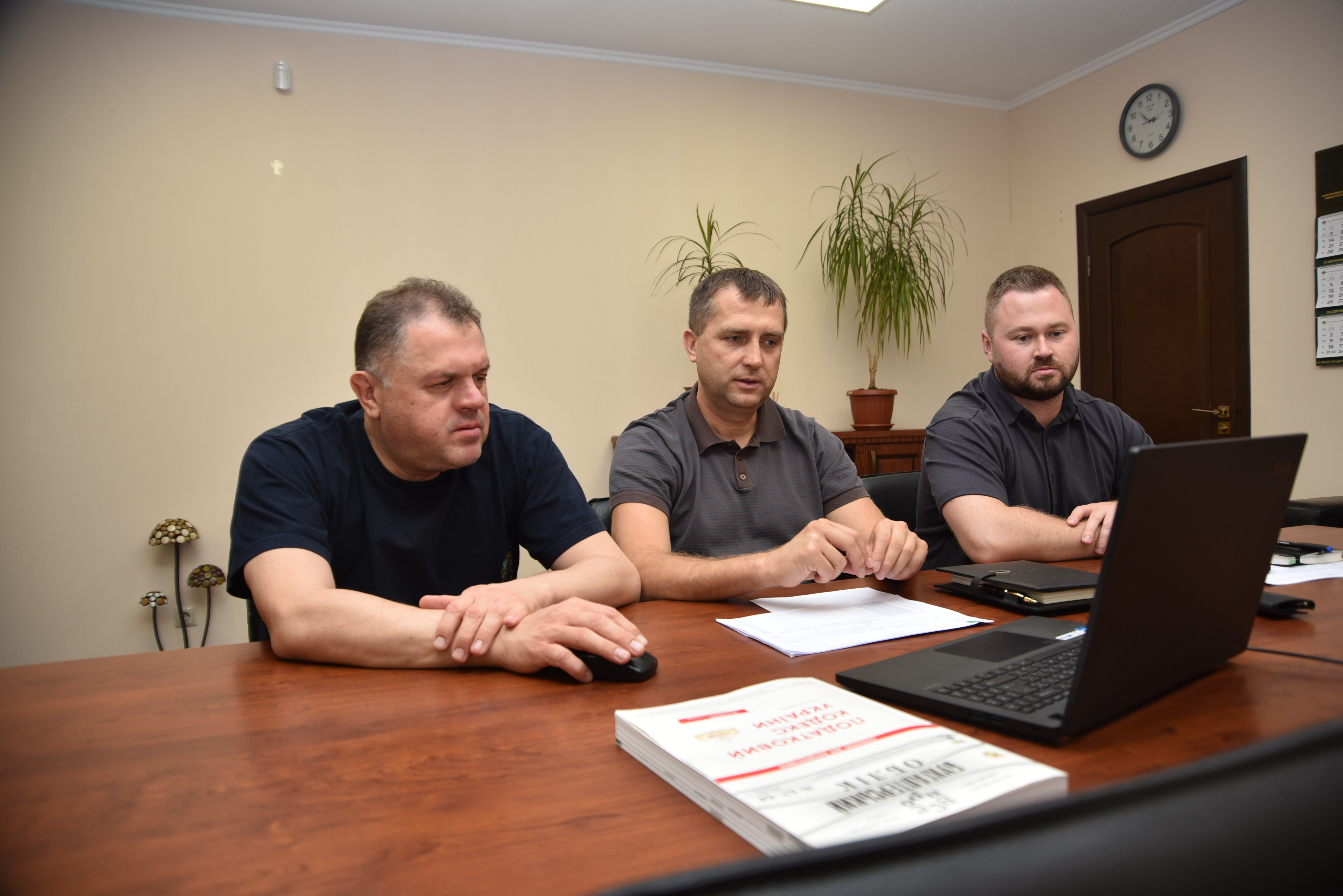 Податкова Дніпропетровщини: у консультаційному центрі відбулися робочі зустрічі з підприємствами Дніпровського району. Фото № 2/1