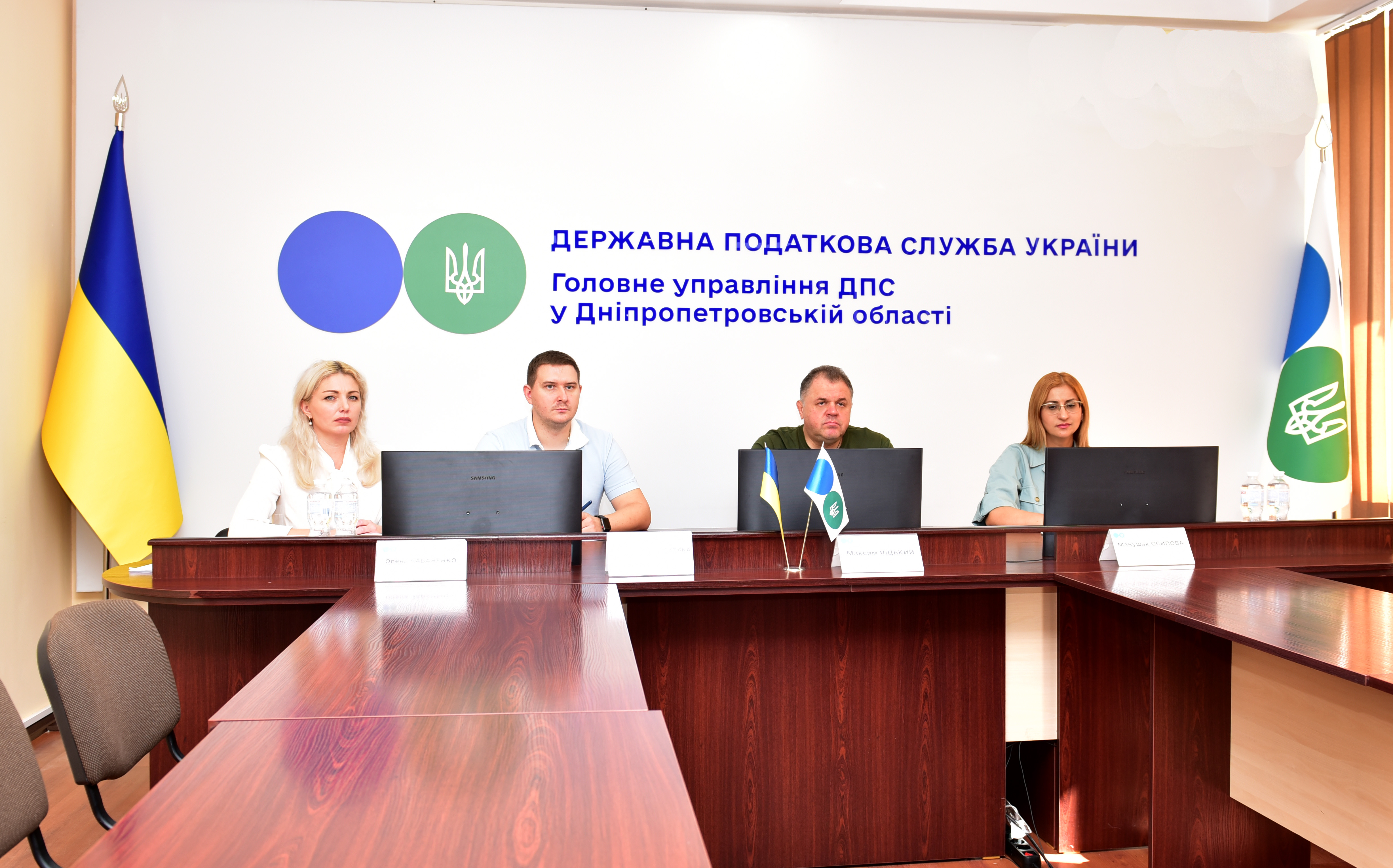 Власна справа після служби: податківці Дніпропетровщини консультували ветеранів та їхні родини. Фото № 3/2
