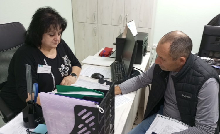 Мобільний ЦОП: податківці надали адміністративні послуги мешканцям Чернеччинської громади. Фото № 1/0